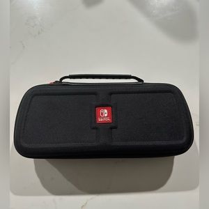 NWOT*Nintendo Switch Game traveler Deluxe Travel case